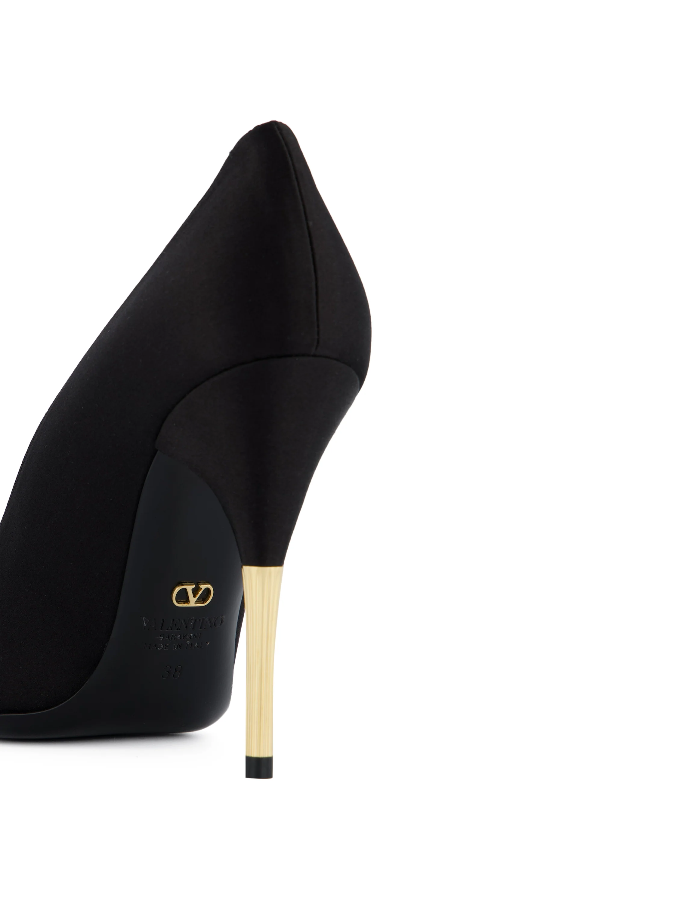 Pumps realizzate in raso. 9W0S0QL1KVW 0NO VALENTINO GARAVANI 